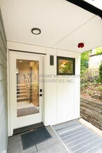 182 107th Ct SE in Bellevue, WA - Building Photo - Building Photo
