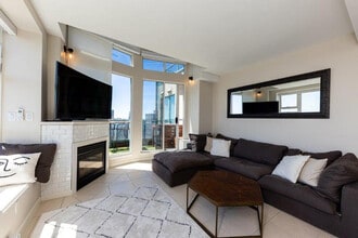 507-909 Mainland St in Vancouver, BC - Building Photo - Building Photo