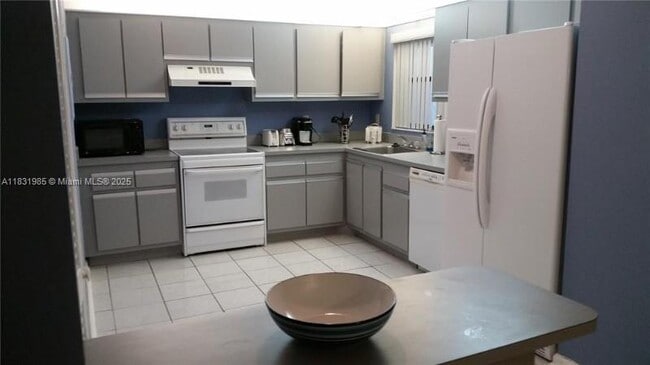 9665 Riverside Dr in Coral Springs, FL - Building Photo - Building Photo
