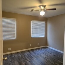 13227 Raven St in Sylmar, CA - Foto de edificio - Building Photo