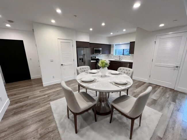 4364 McLaughlin Ave, Unit 302 in Los Angeles, CA - Building Photo - Building Photo