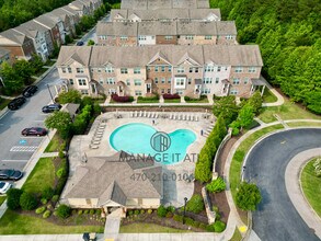 811 Sunset Park Dr in Suwanee, GA - Foto de edificio - Building Photo