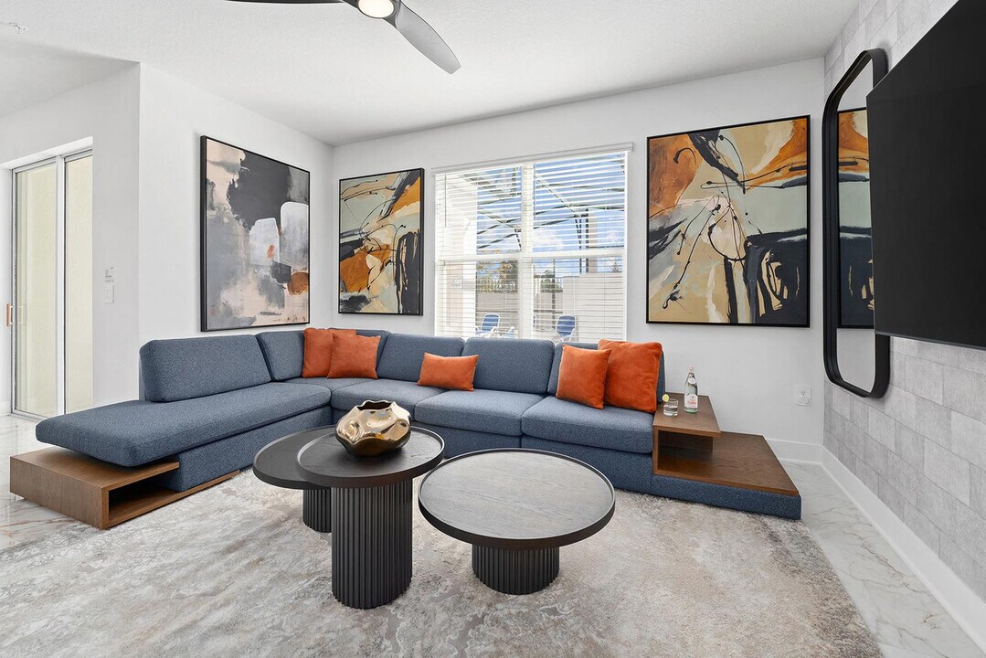 5574 Asterisk Ave in Orlando, FL - Building Photo