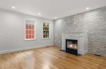 922 Beacon St, Unit 2 in Boston, MA - Building Photo - Building Photo