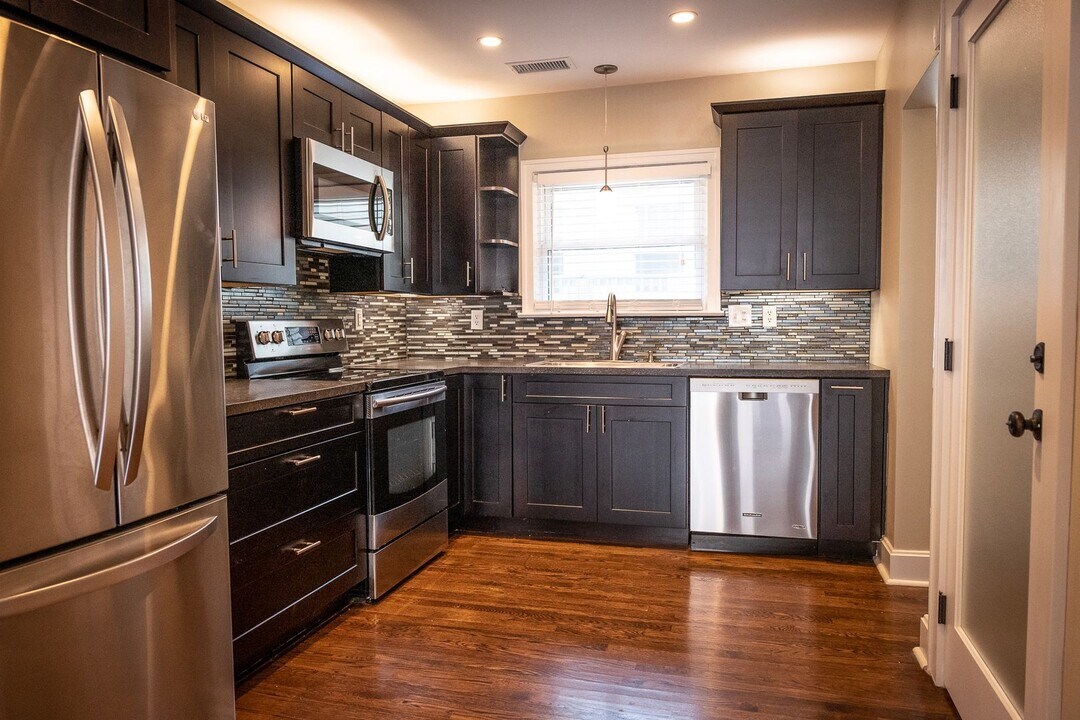 1109 W 49 St-Unit -49SW1111U in Kansas City, MO - Foto de edificio
