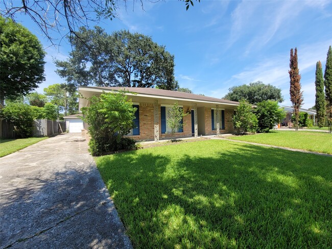 9322 Fairdale Ln in Houston, TX - Building Photo - Building Photo