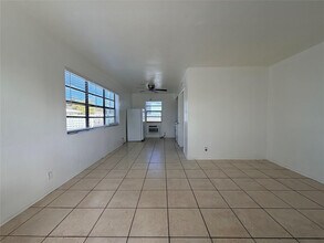 1723 Moffett St in Hollywood, FL - Building Photo - Building Photo