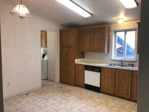 301 NW Webb St in Pullman, WA - Foto de edificio - Building Photo