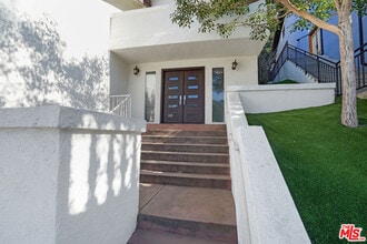 3832 Shannon Rd in Los Angeles, CA - Building Photo - Building Photo