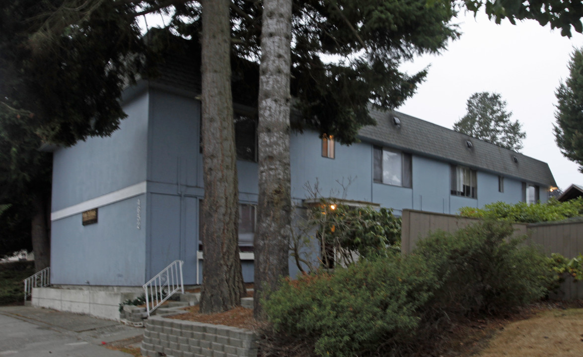 Point Defiance Apartments in Tacoma, WA - Building Photo