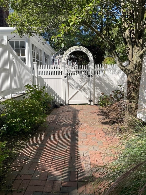 19 Brae Burn Rd in Milton, MA - Building Photo - Building Photo