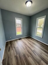 203 Livergood St in Stonington, IL - Building Photo - Building Photo