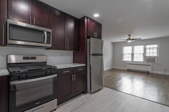 Pleasant Valley Apartments in Moorestown, NJ - Building Photo - Interior Photo