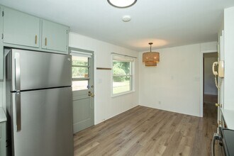 6803 Mariposa Dr in Louisville, KY - Building Photo - Building Photo