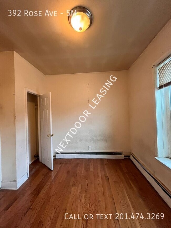 392 Rose Ave in Jersey City, NJ - Building Photo - Building Photo