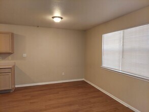304 Ave Q in Marble Falls, TX - Building Photo - Building Photo