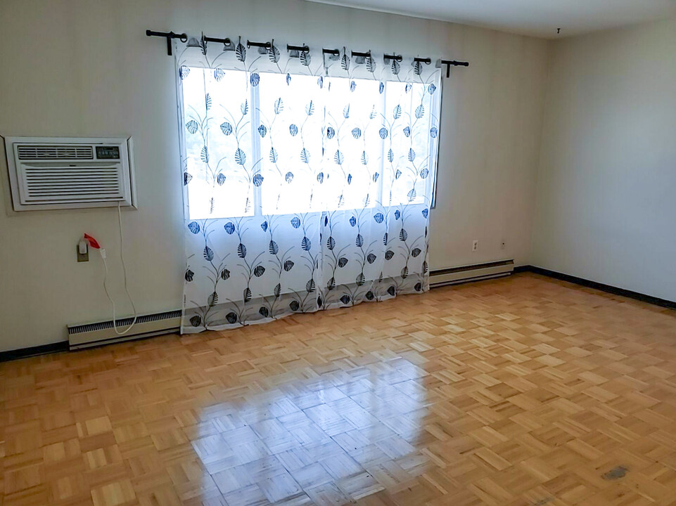 1025 Munroe Av in Winnipeg, MB - Building Photo
