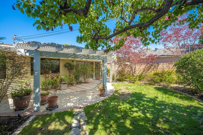 2902 Blume Dr in Rossmoor, CA - Building Photo - Building Photo