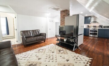 1 Harmony St, Unit D in Stonington, CT - Building Photo - Building Photo