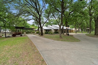 273 Leafy Hollow Ln in McGregor, TX - Building Photo - Building Photo