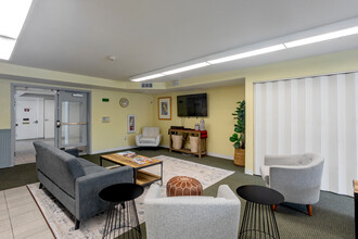 Summercrest Villas in San Jose, CA - Building Photo - Interior Photo