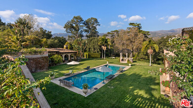 2733 Sycamore Canyon Rd in Montecito, CA - Building Photo - Building Photo