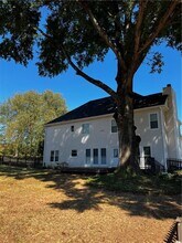 1601 Willow Way in Woodstock, GA - Foto de edificio - Building Photo