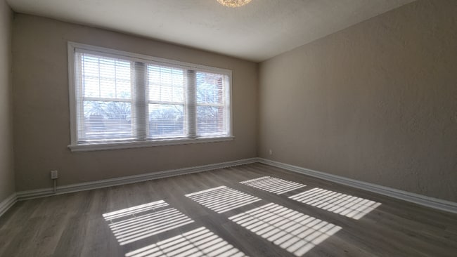 7507 Oxford Dr, Unit 3rd floor in Clayton, MO - Foto de edificio - Building Photo