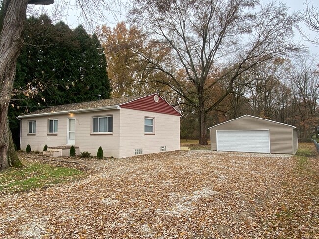 1454 Pin Oak Dr in Akron, OH - Building Photo - Building Photo
