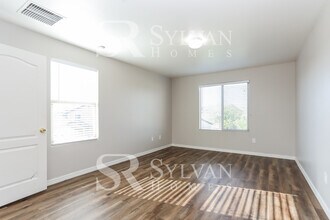 8224 W Green Kingfisher Ln in Tucson, AZ - Building Photo - Building Photo