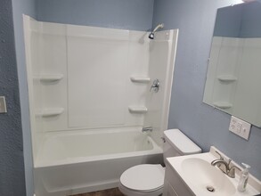 5903 King Hill Ave, Unit 5903 in St. Joseph, MO - Foto de edificio - Building Photo