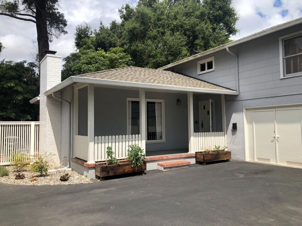 1044-1048 Marcussen Dr in Menlo Park, CA - Building Photo