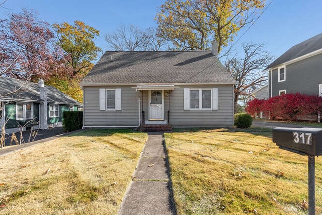 317 Washburn Ave, Unit 2nd Floor