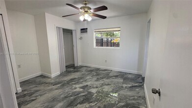 2731 NW 100th St in Miami, FL - Building Photo - Building Photo