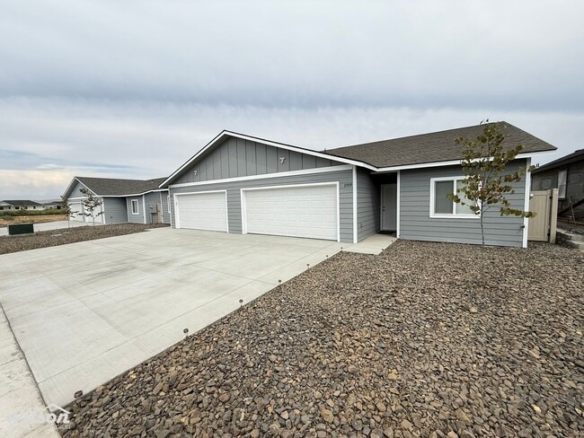 2507-2509 S 47th Ave in Yakima, WA - Building Photo - Building Photo