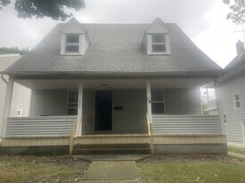 1353 Grant St in Akron, OH - Building Photo