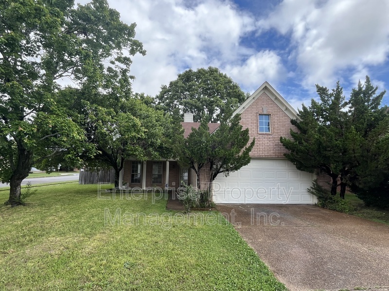 8642 Pantherburn Cir N in Memphis, TN - Building Photo