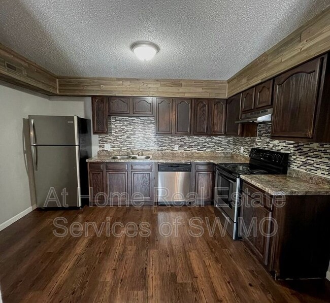 property at 712 E Sunshine