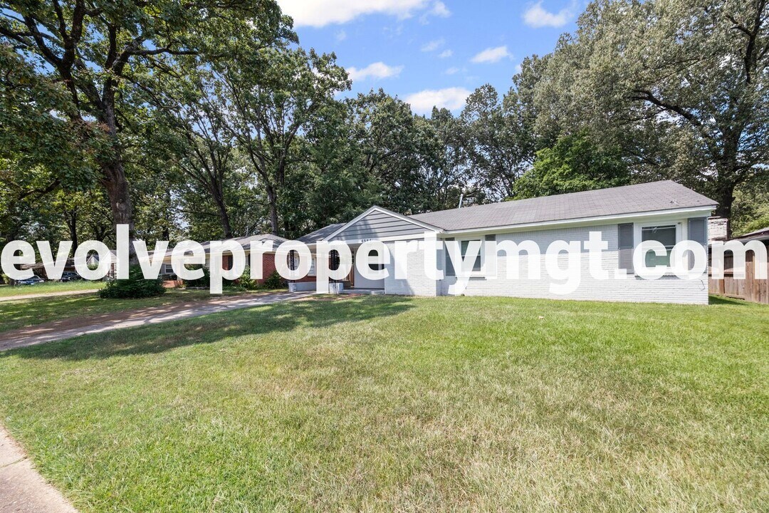 4584 Willow Rd in Memphis, TN - Building Photo