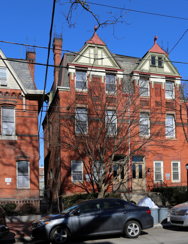 Campus Apartments in Philadelphia, PA - Building Photo - Building Photo