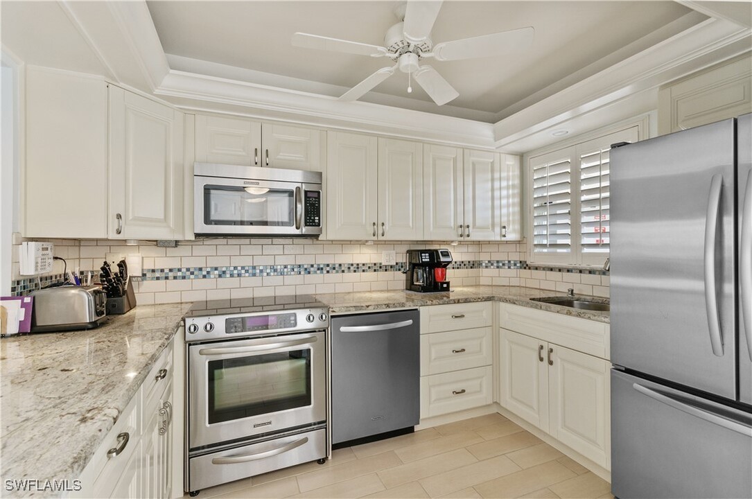 29 High Point Cir E in Naples, FL - Building Photo