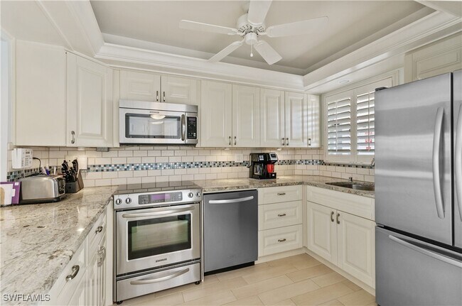 29 High Point Cir E in Naples, FL - Building Photo - Building Photo