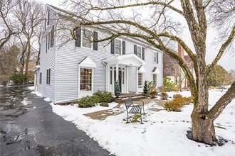 230 San Gabriel Dr in Rochester, NY - Foto de edificio - Building Photo