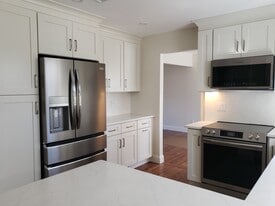 34 Old East Neck Rd in Melville, NY - Building Photo