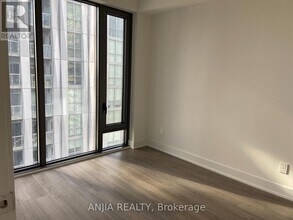 8 Cumberland St in Toronto, ON - Building Photo - Building Photo