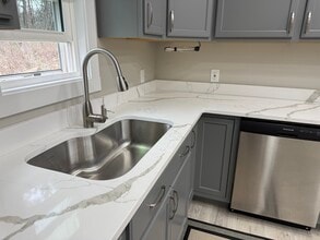 242 Allen Rd, Unit Studio Guest House in Belchertown, MA - Foto de edificio - Building Photo