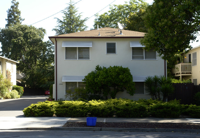 1240 Mills St in Menlo Park, CA - Building Photo - Building Photo