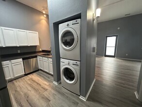 2120 Drake Court Walk in Omaha, NE - Building Photo - Building Photo
