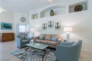 7720 Gardner Dr in Naples, FL - Building Photo