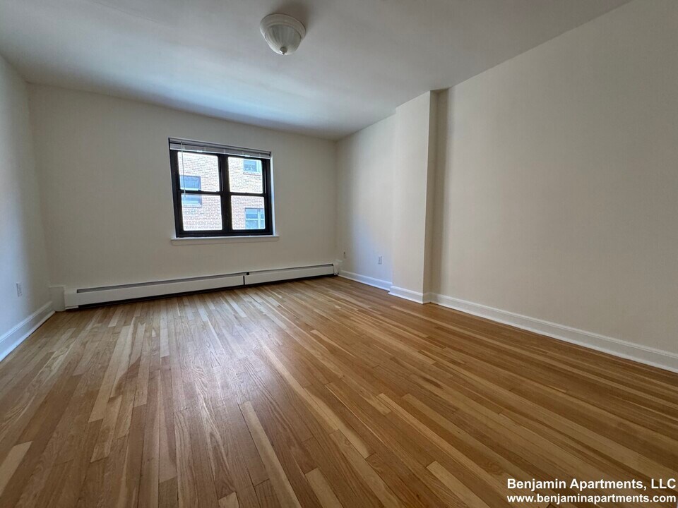 50 Harvard Ave, Unit 4 in Brookline, MA - Building Photo